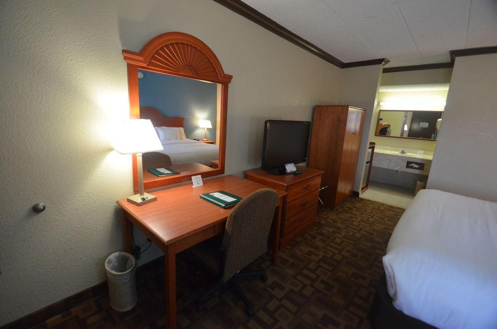 Comfort Inn & Suites Quakertown Bagian luar foto