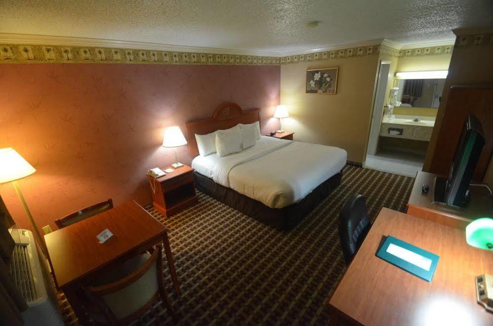 Comfort Inn & Suites Quakertown Bagian luar foto