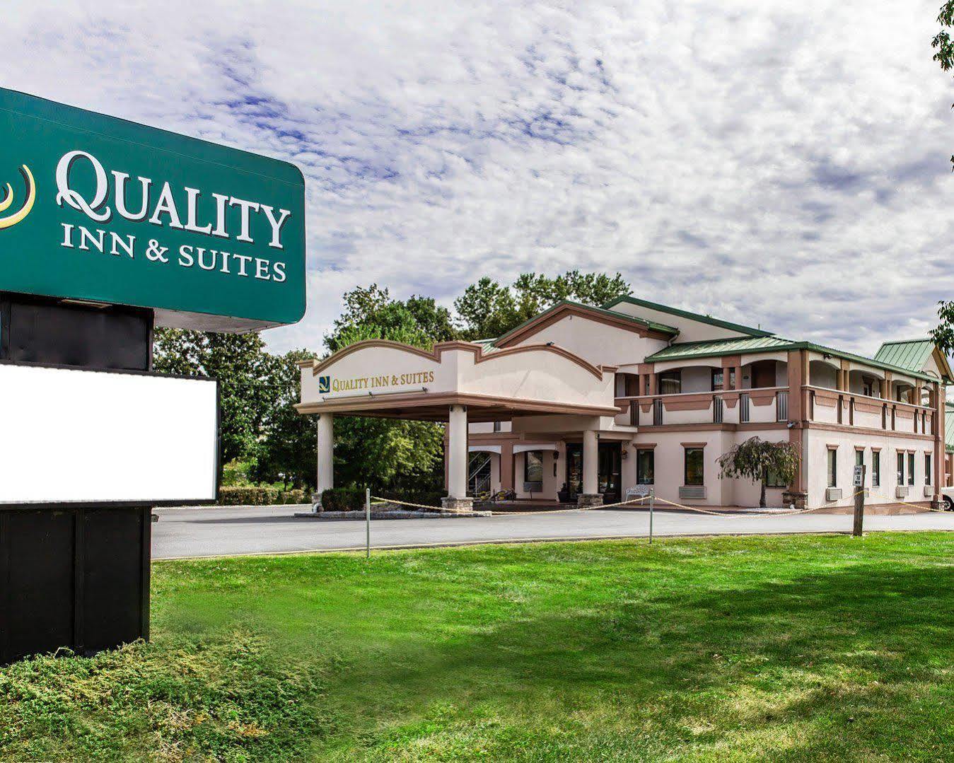 Comfort Inn & Suites Quakertown Bagian luar foto