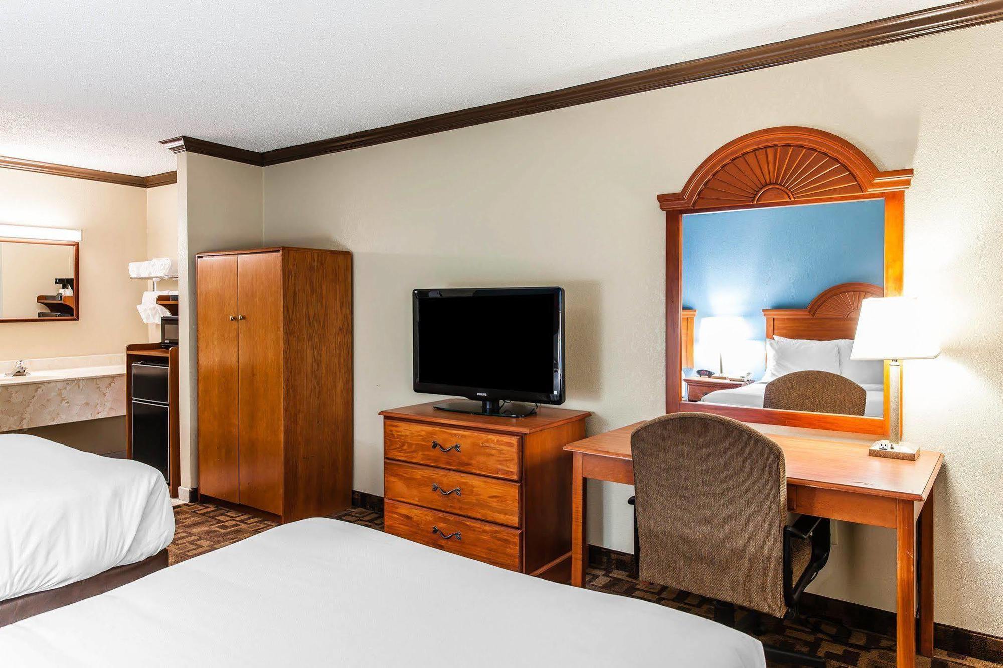Comfort Inn & Suites Quakertown Bagian luar foto