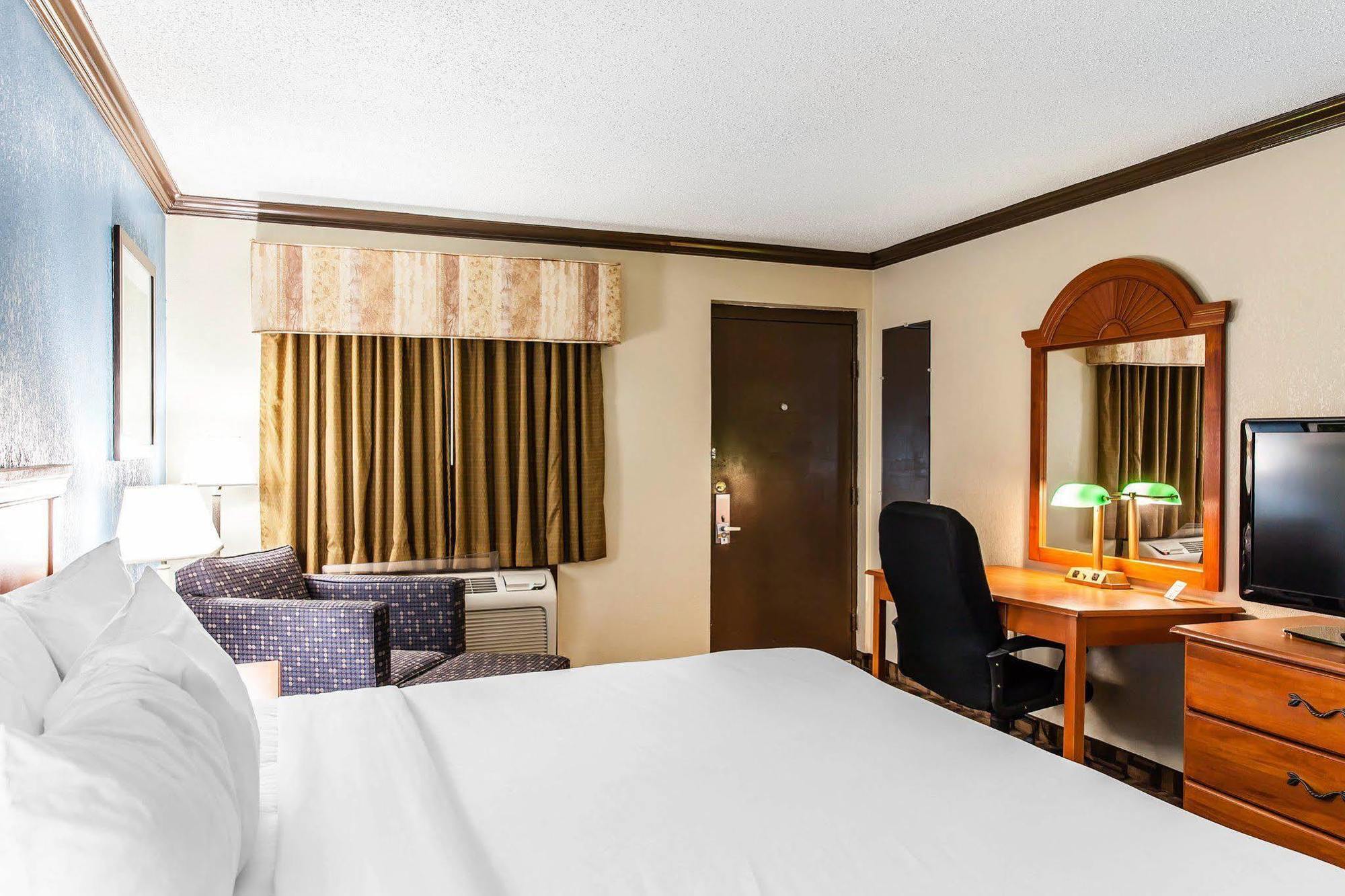 Comfort Inn & Suites Quakertown Bagian luar foto