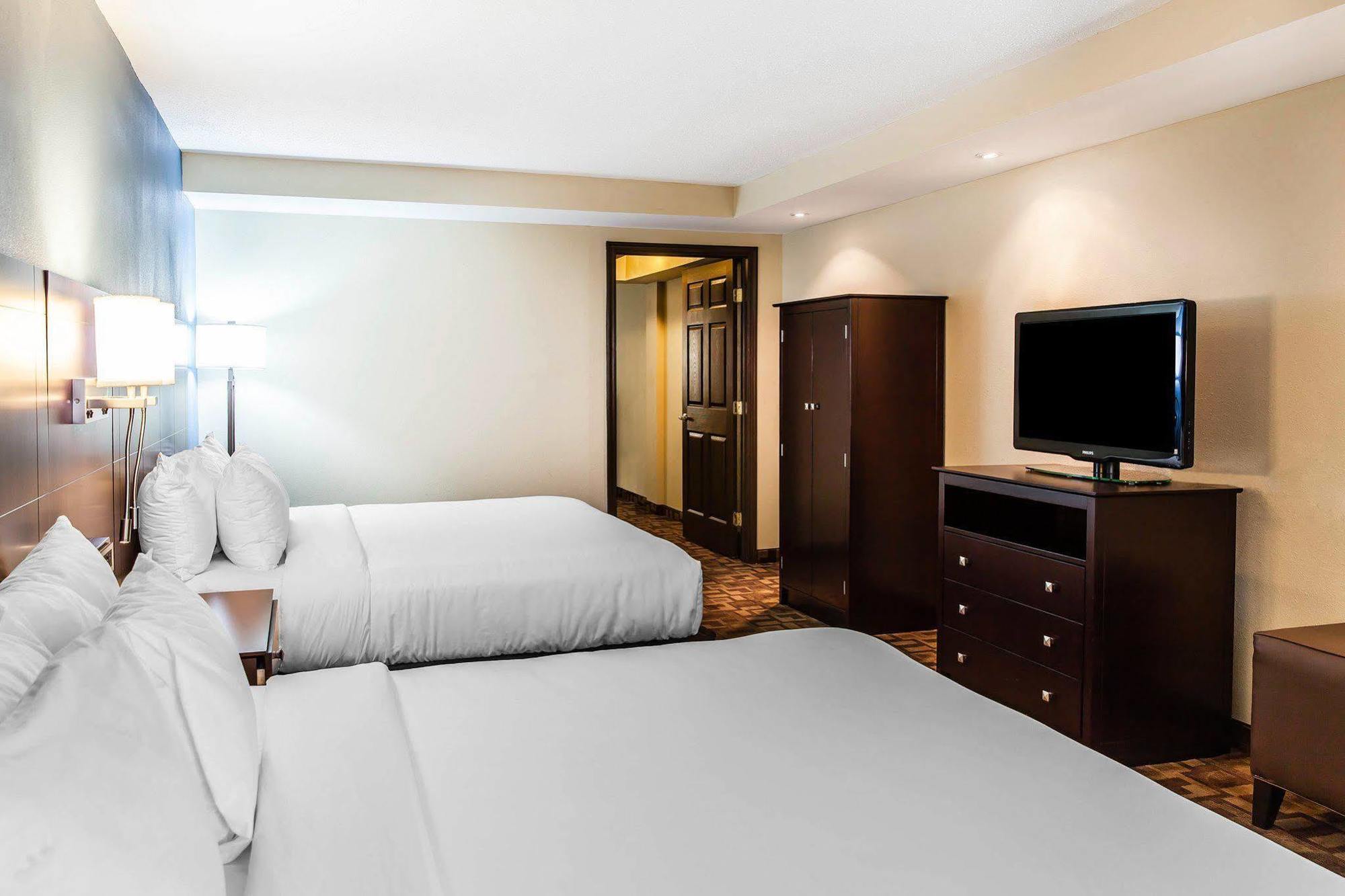 Comfort Inn & Suites Quakertown Bagian luar foto